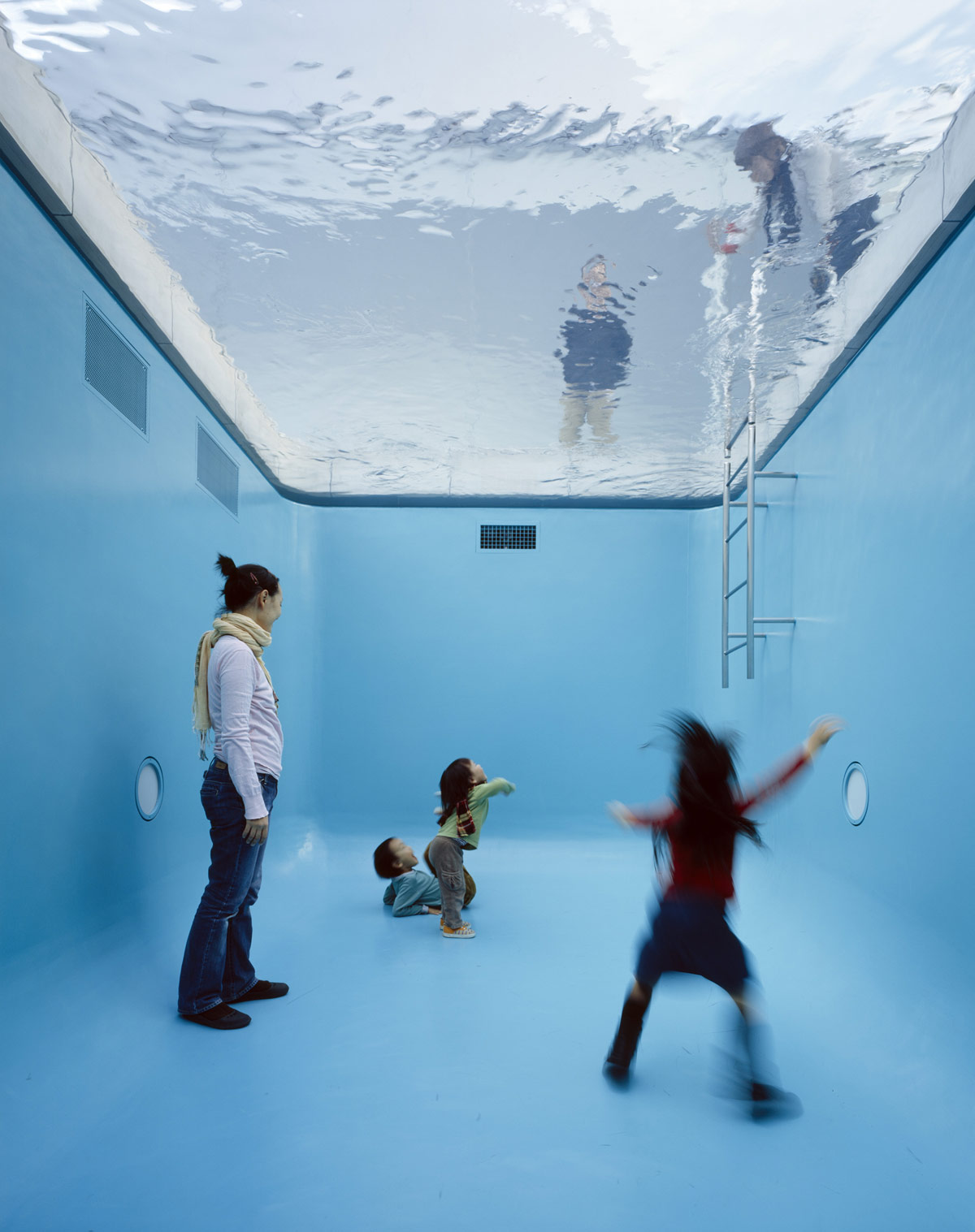 The swimming pool by Leandro Erlich, 21st Century Museum of Modern Art, Japan